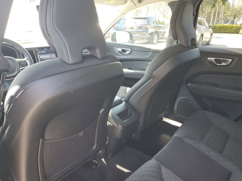 2024 Volvo XC60 Core Dark Theme