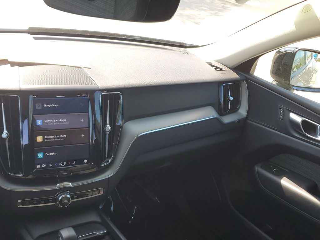 2024 Volvo XC60 Core Dark Theme