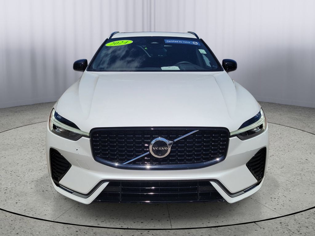 2024 Volvo XC60 Plus Dark Theme