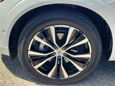 2024 Volvo XC60 Plus Dark Theme