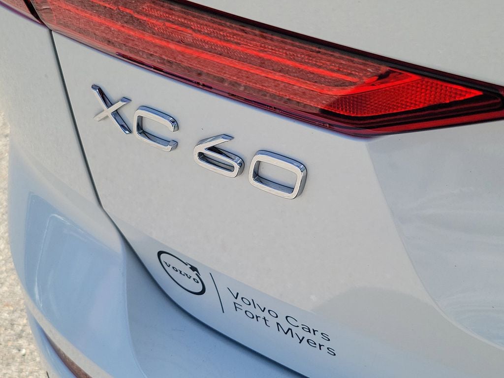 2024 Volvo XC60 Plus Dark Theme