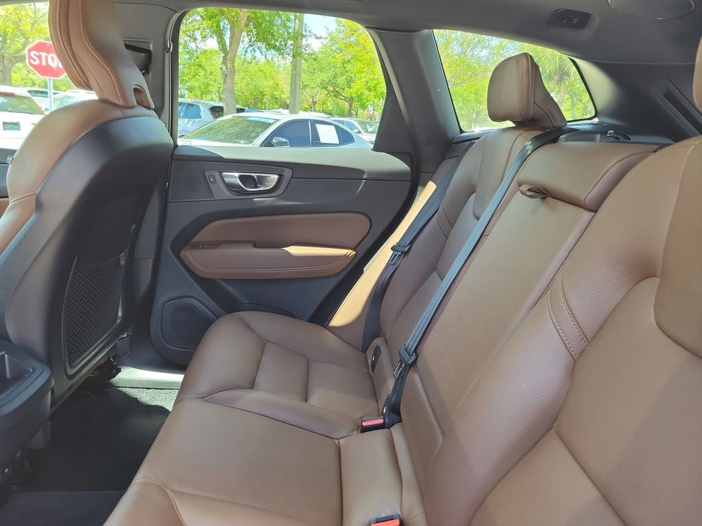 2024 Volvo XC60 Plus Dark Theme