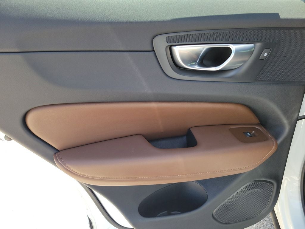 2024 Volvo XC60 Plus Dark Theme