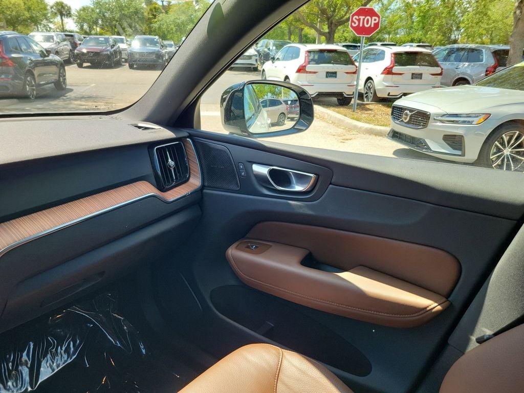 2024 Volvo XC60 Plus Dark Theme