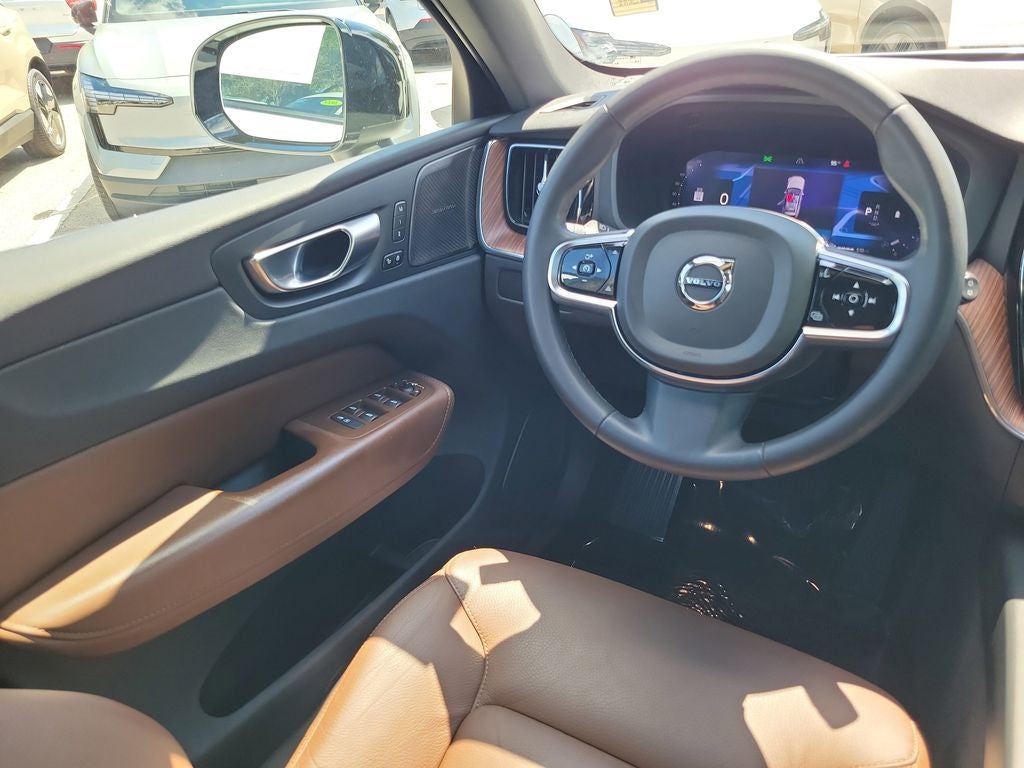 2024 Volvo XC60 Plus Dark Theme