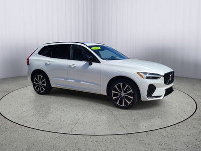 2024 Volvo XC60 Plus Dark Theme