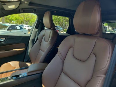 2024 Volvo XC60 Plus Dark Theme