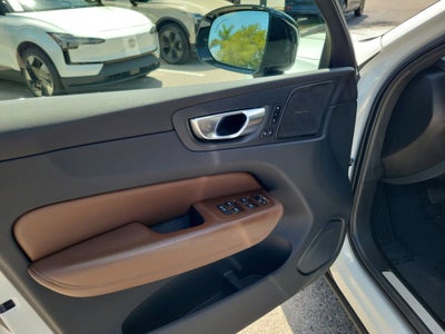 2024 Volvo XC60 Plus Dark Theme