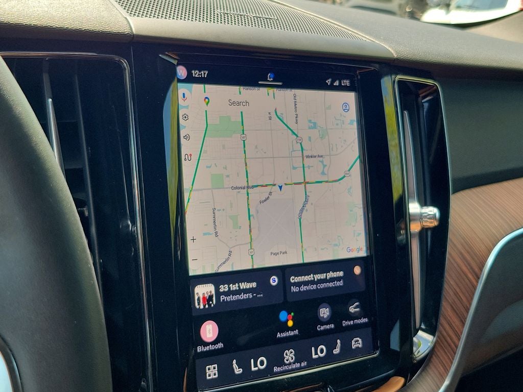 2024 Volvo XC60 Plus Dark Theme