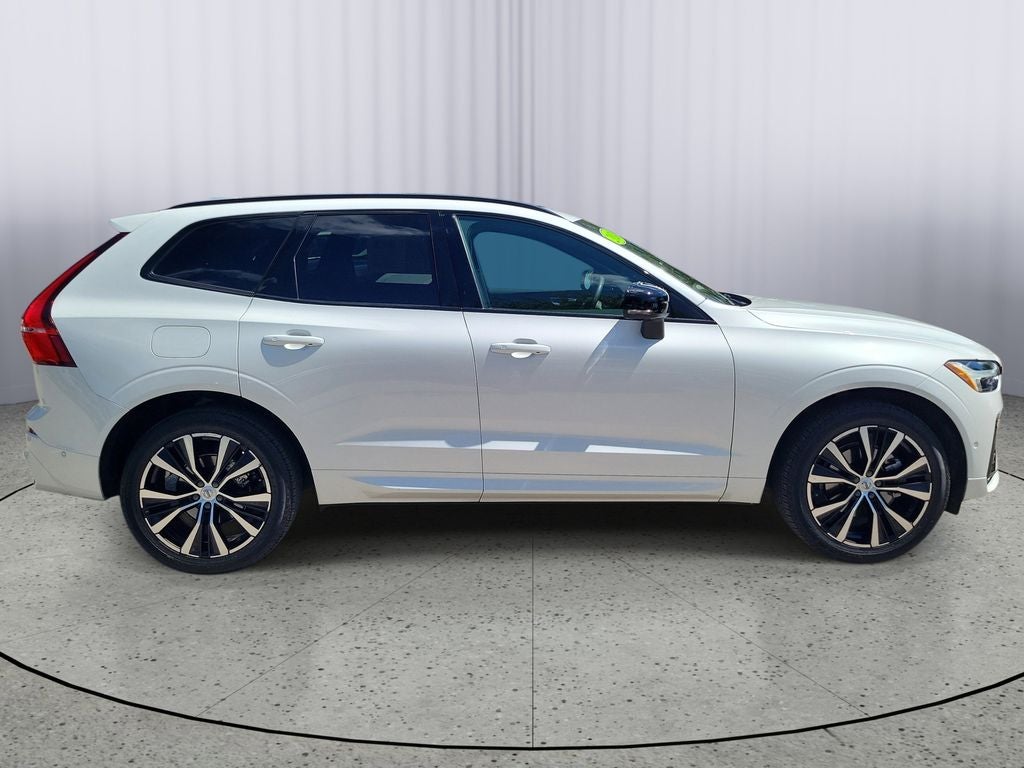 2024 Volvo XC60 Plus Dark Theme