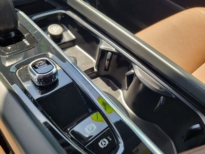 2024 Volvo XC60 Plus Dark Theme