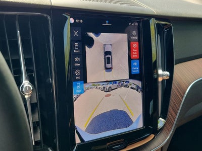 2024 Volvo XC60 Plus Dark Theme