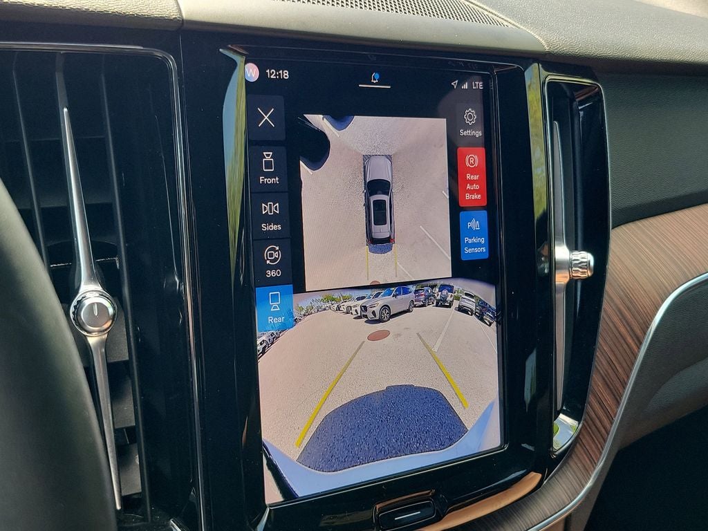 2024 Volvo XC60 Plus Dark Theme