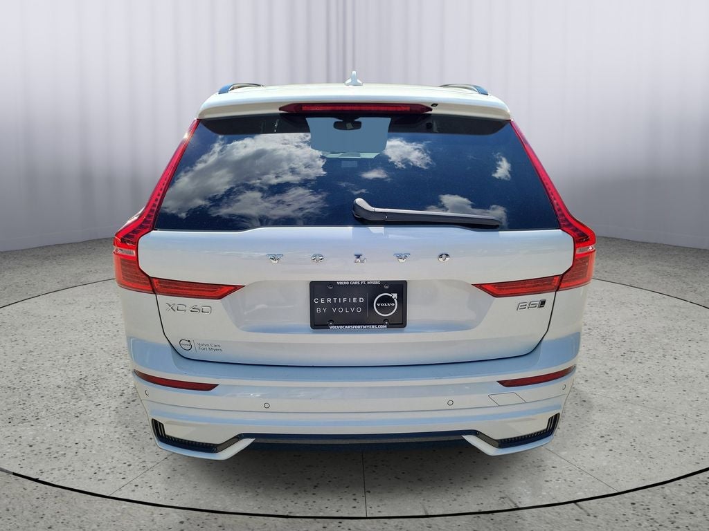 2024 Volvo XC60 Plus Dark Theme