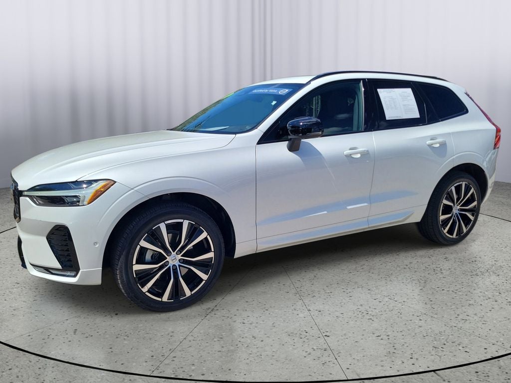 2024 Volvo XC60 Plus Dark Theme