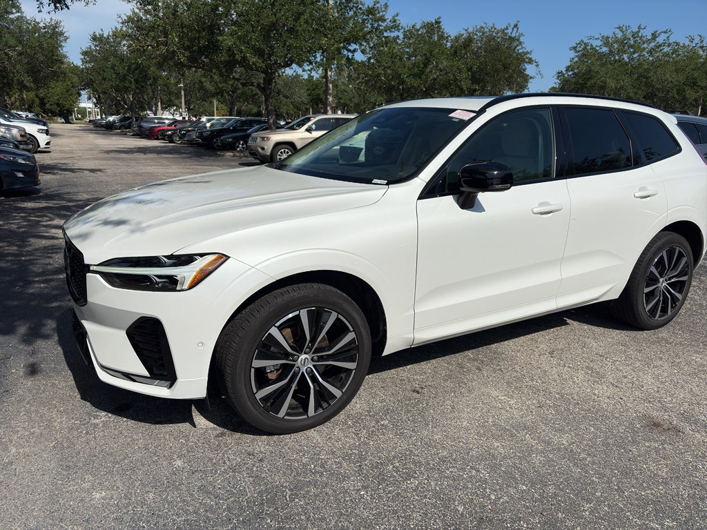 2024 Volvo XC60 Plus Dark Theme