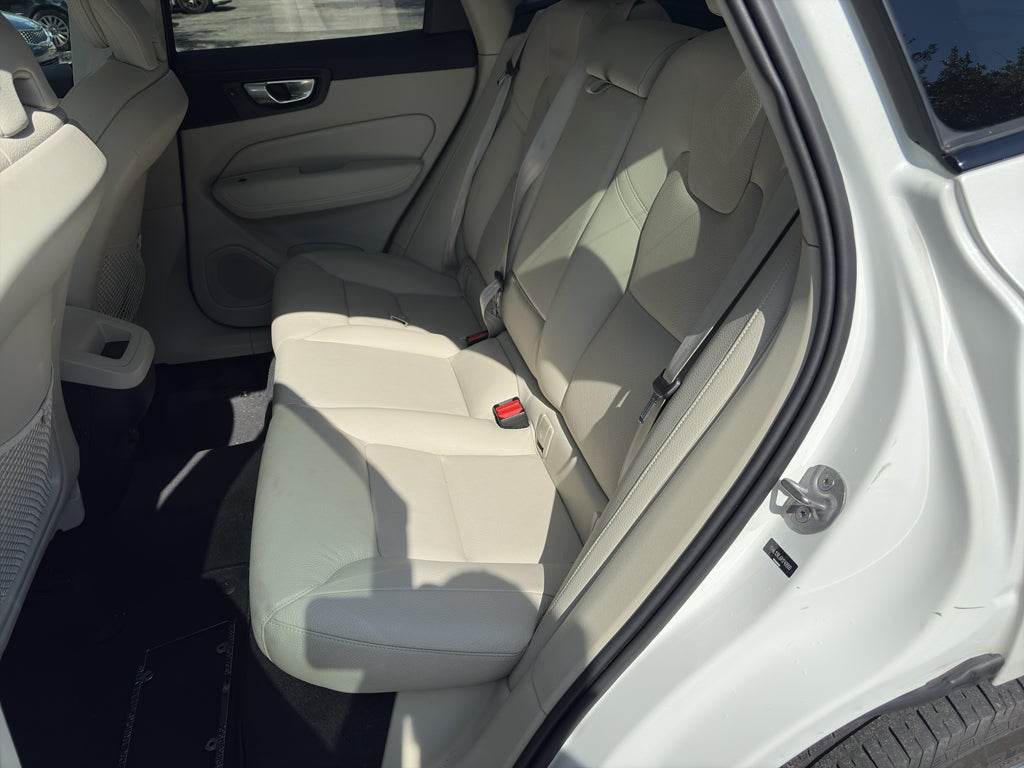 2024 Volvo XC60 Plus Dark Theme