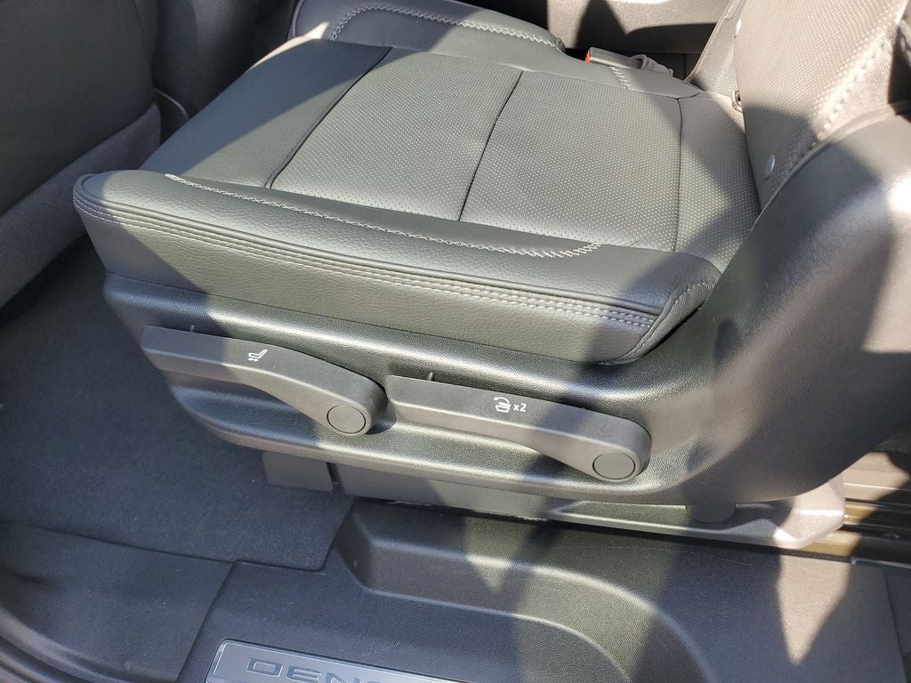 2024 GMC Yukon Denali 1-Owner No Accidents