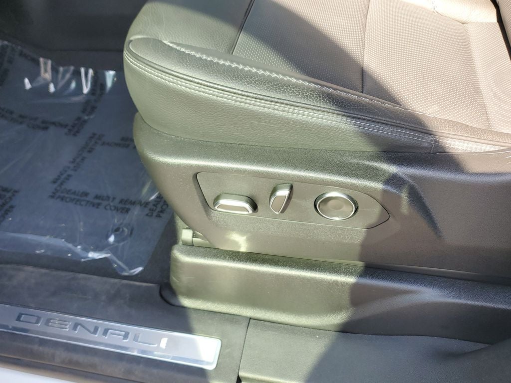 2024 GMC Yukon Denali 1-Owner No Accidents