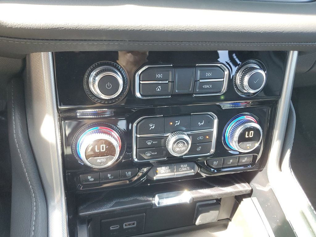 2024 GMC Yukon Denali 1-Owner No Accidents