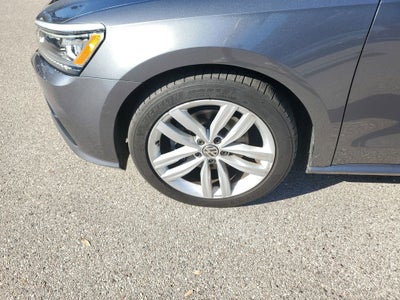 2018 Volkswagen Passat 2.0T SE