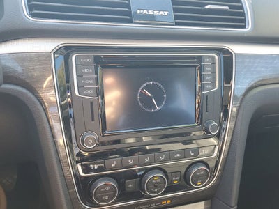 2018 Volkswagen Passat 2.0T SE