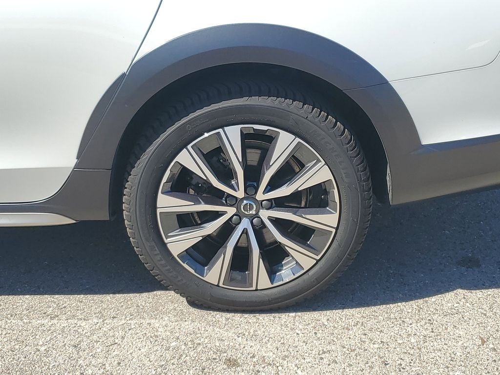 2022 Volvo V90 Cross Country B6
