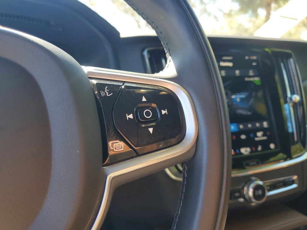 2022 Volvo V90 Cross Country B6