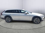 2022 Volvo V90 Cross Country B6