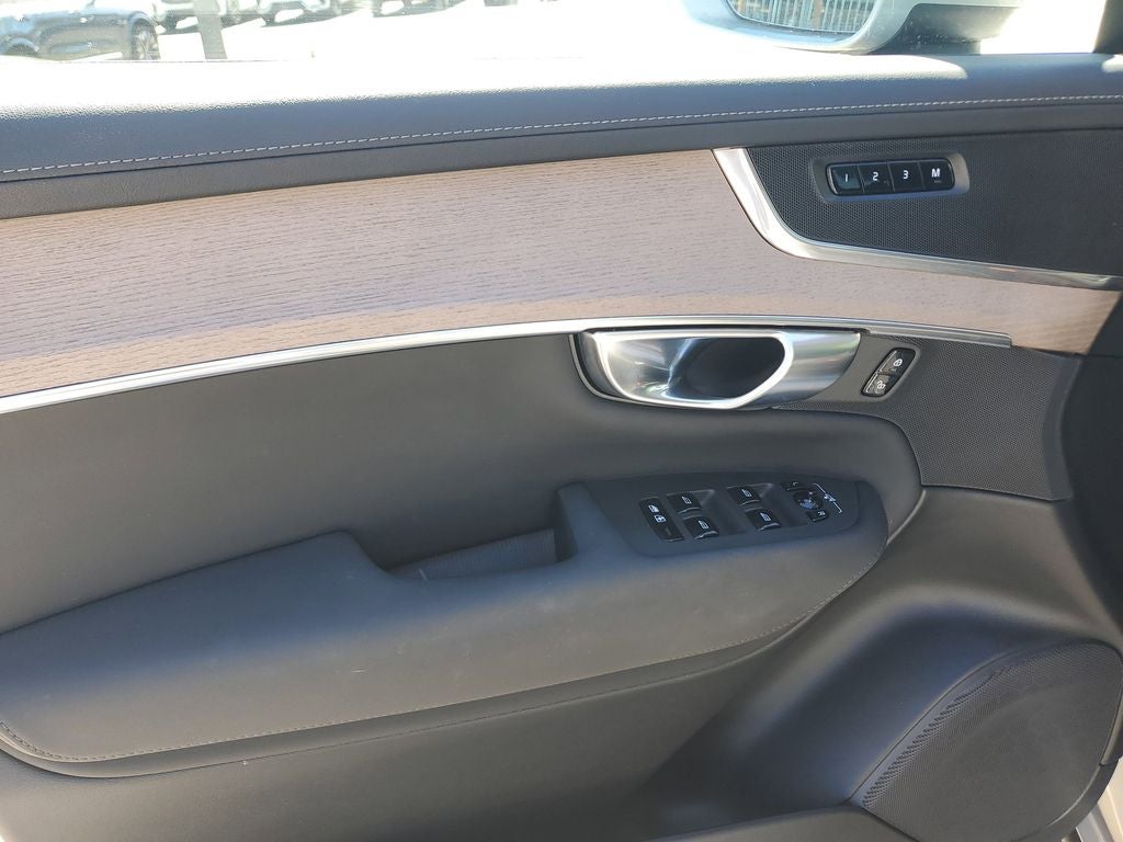 2025 Volvo XC90 2025.5 Plus Certified 1-Owner