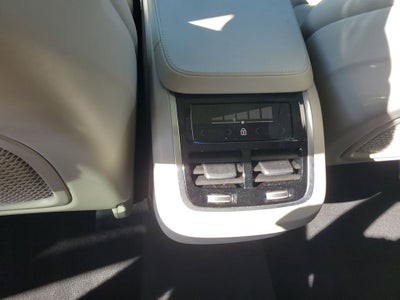 2024 Volvo XC90 Core Bright Theme