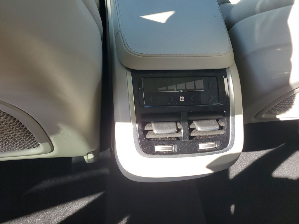 2024 Volvo XC90 Core Bright Theme