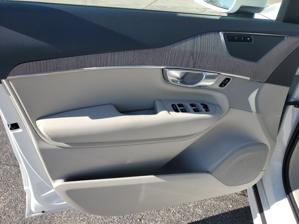 2024 Volvo XC90 Core Bright Theme