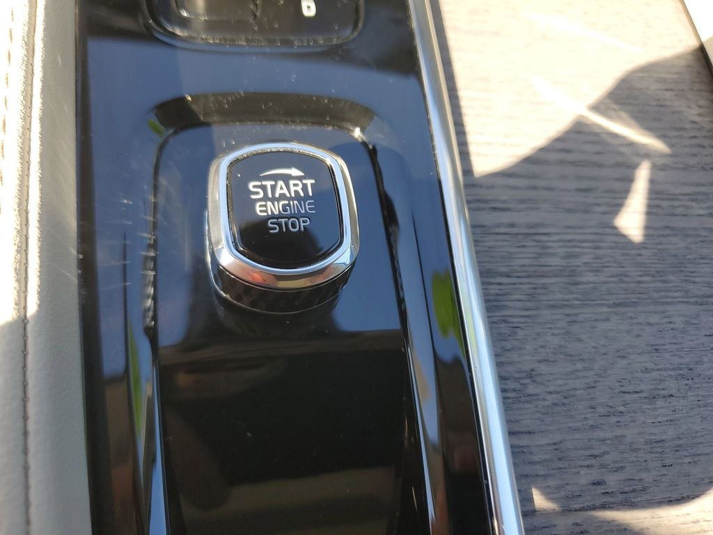 2024 Volvo XC90 Core Bright Theme