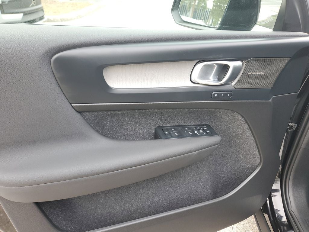 2026 Volvo XC40 Plus