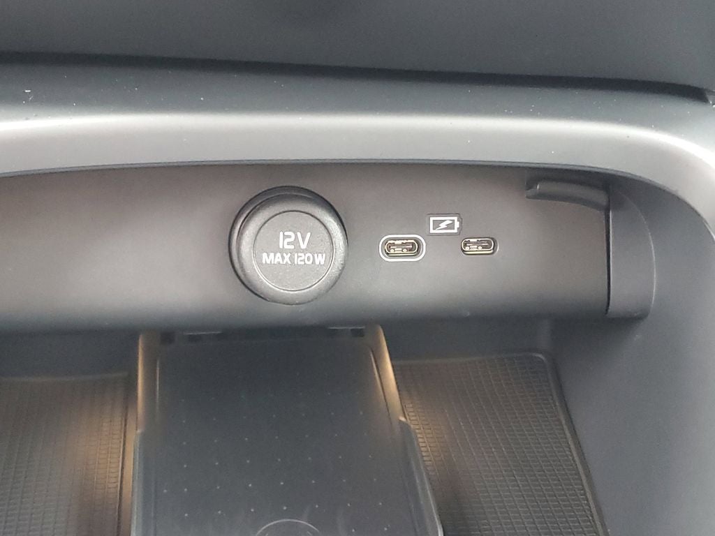 2026 Volvo XC40 Plus