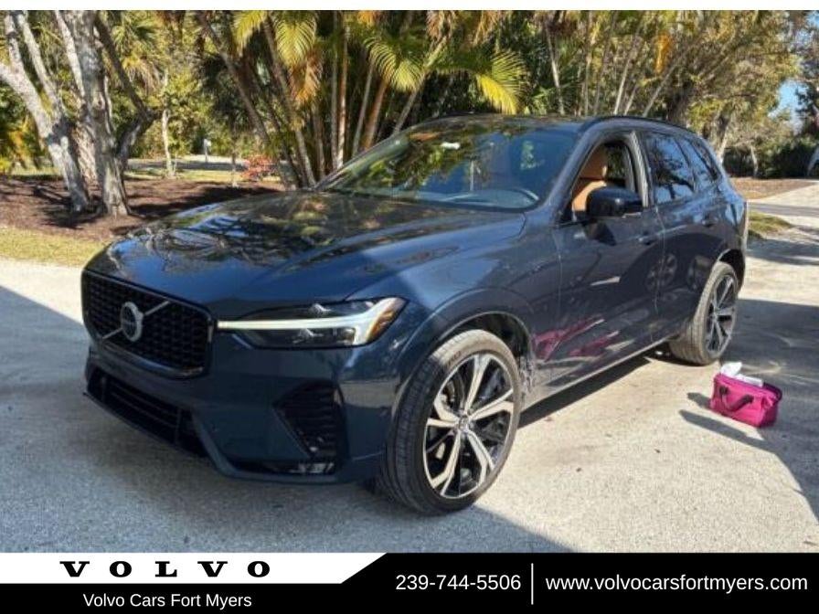 2023 Volvo XC60 Ultimate Dark Theme