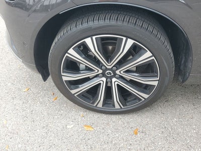 2023 Volvo XC60 Ultimate Bright Theme