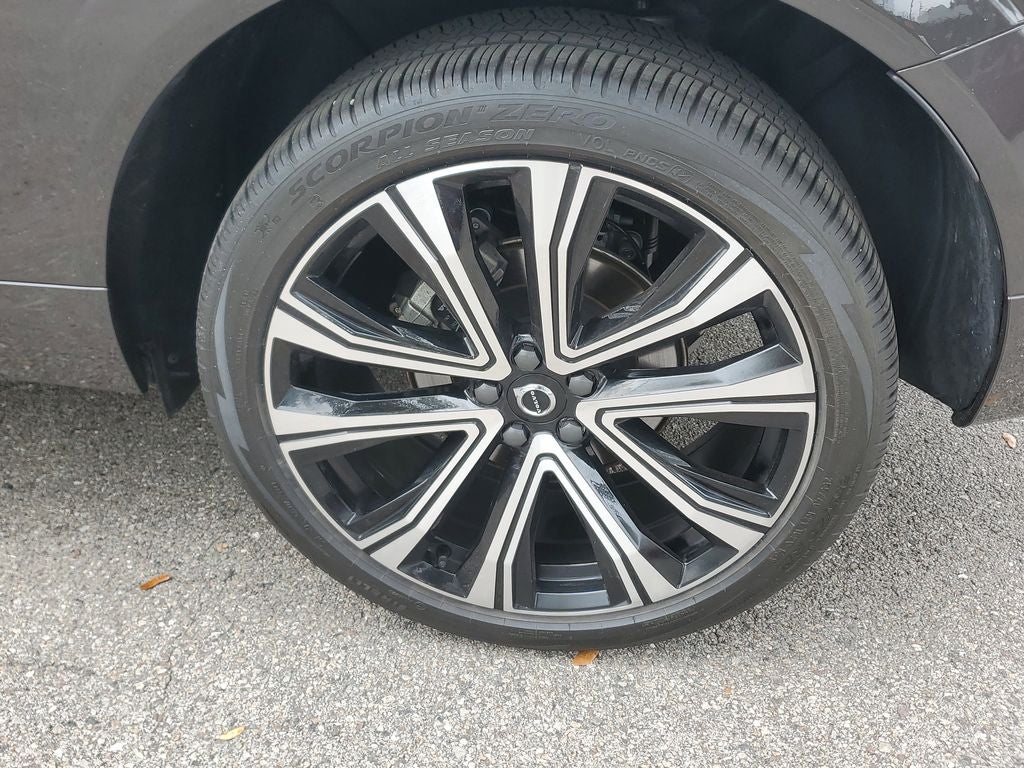 2023 Volvo XC60 Ultimate Bright Theme