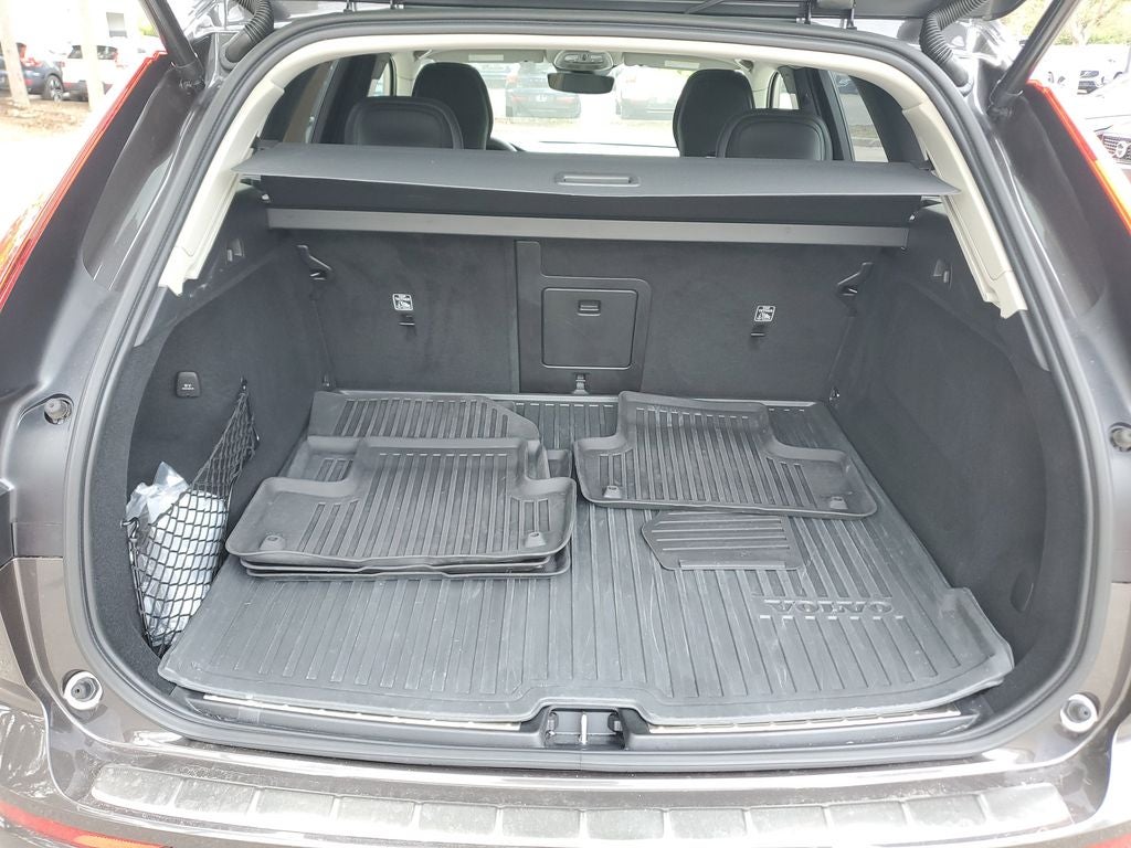 2023 Volvo XC60 Ultimate Bright Theme