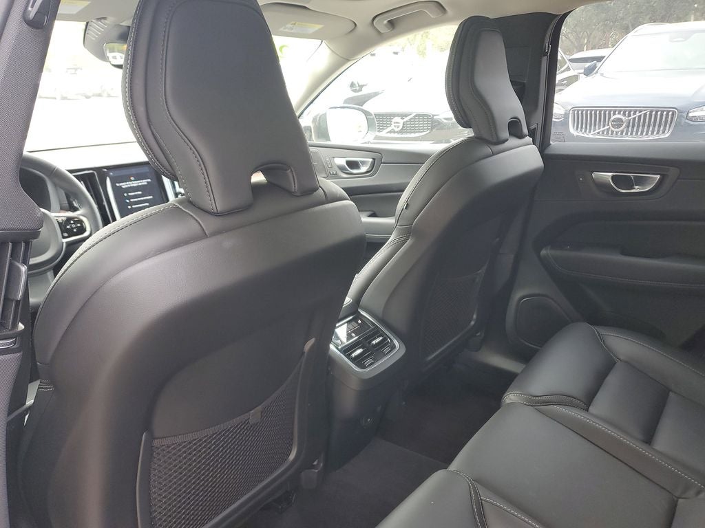 2023 Volvo XC60 Ultimate Bright Theme