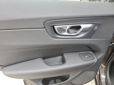 2023 Volvo XC60 Ultimate Bright Theme