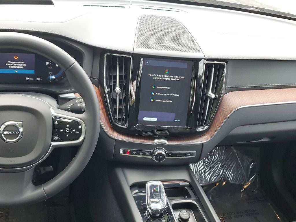 2023 Volvo XC60 Ultimate Bright Theme