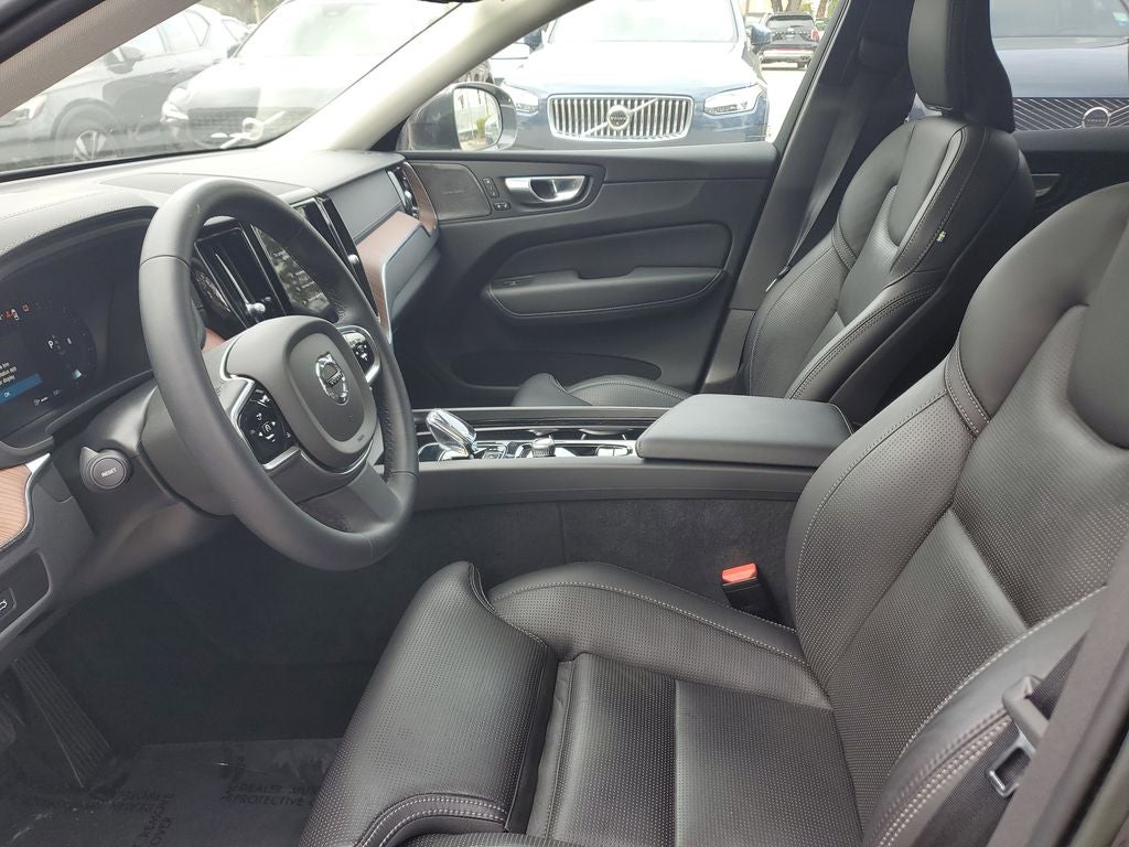 2023 Volvo XC60 Ultimate Bright Theme