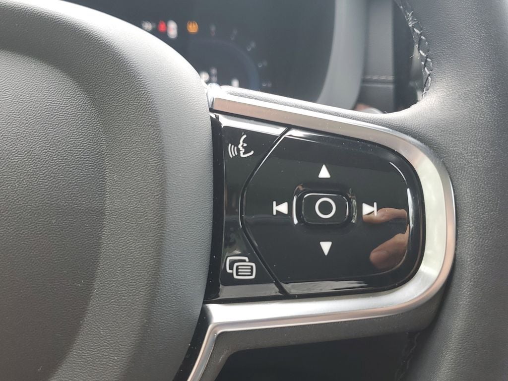 2023 Volvo XC60 Ultimate Bright Theme