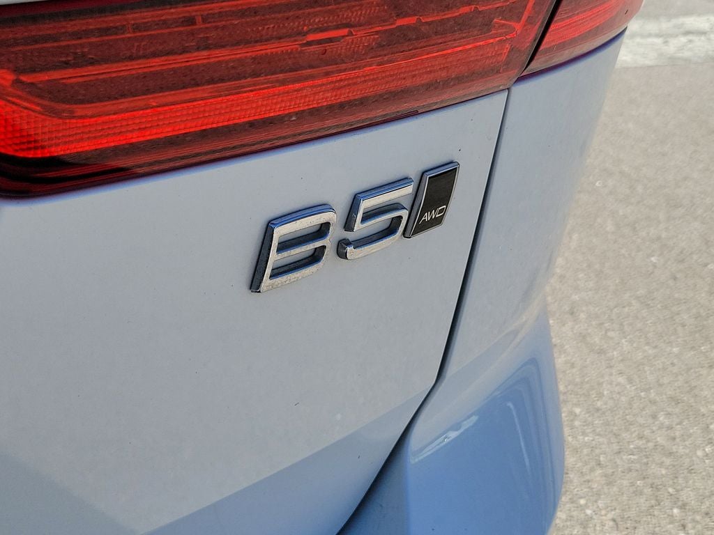 2023 Volvo XC60 Plus Bright Theme