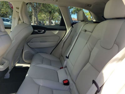 2023 Volvo XC60 Plus Bright Theme