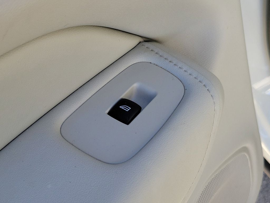 2023 Volvo XC60 Plus Bright Theme