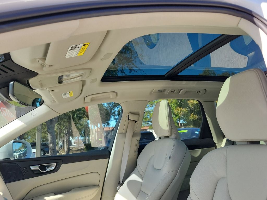 2023 Volvo XC60 Plus Bright Theme