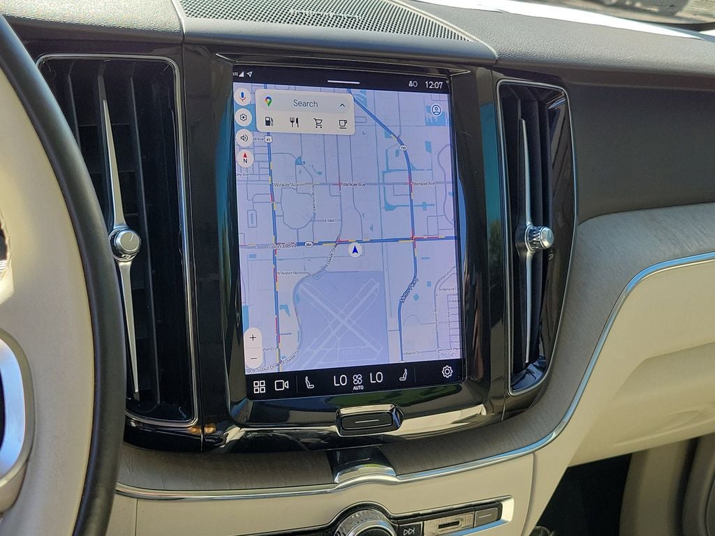 2023 Volvo XC60 Plus Bright Theme